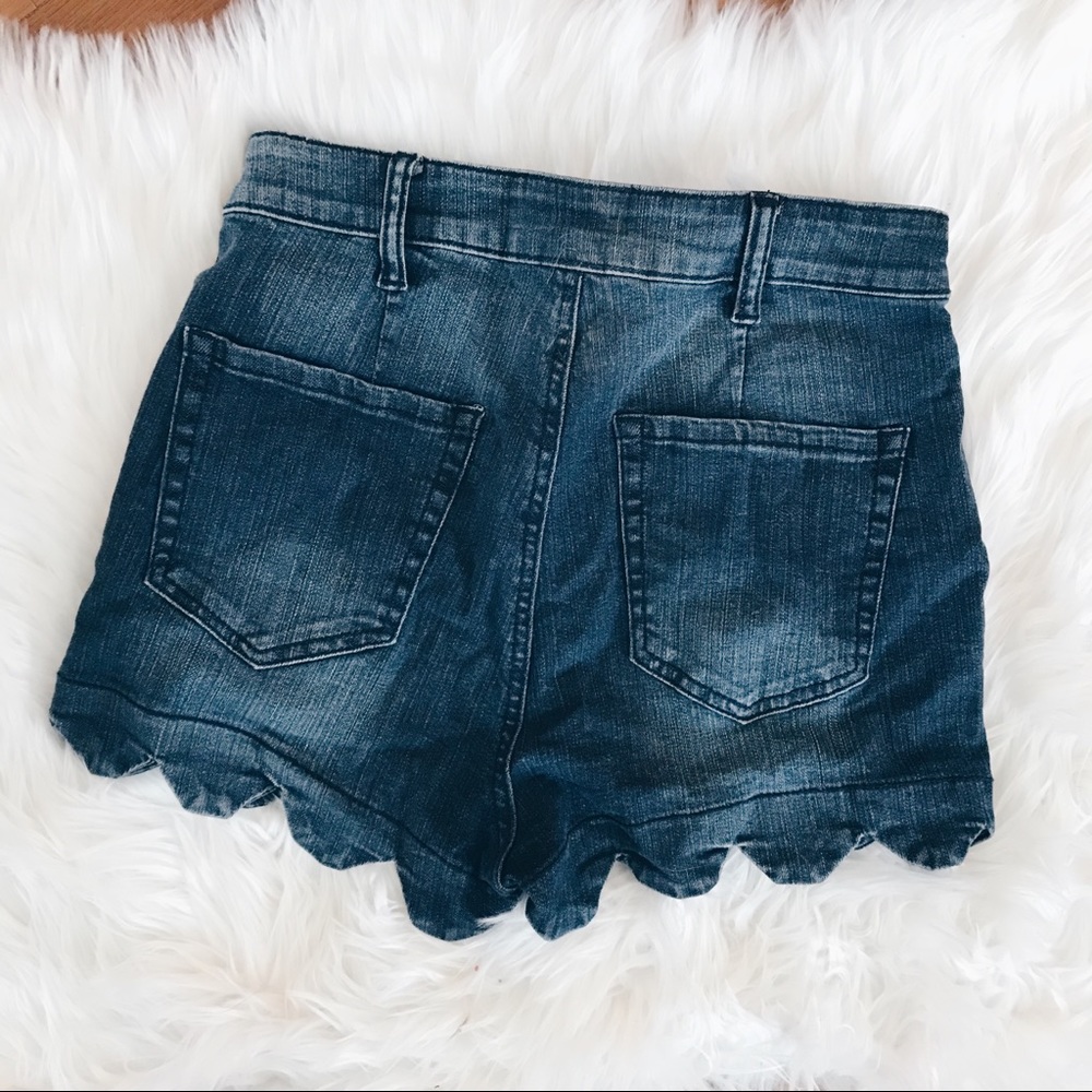 Scalloped hem high waisted shorts - Picture 2 of 3
